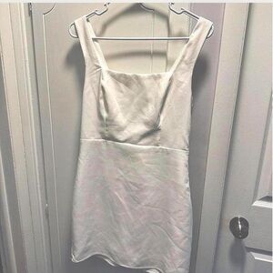 Lulu's Elegant White Sleeveless Wedding Dress